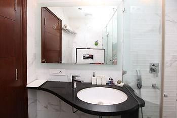 Oyo Premium Pitampura Hotel นิวเดลี ภายนอก รูปภาพ