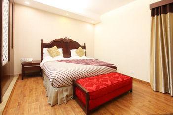 Oyo Premium Pitampura Hotel นิวเดลี ภายนอก รูปภาพ