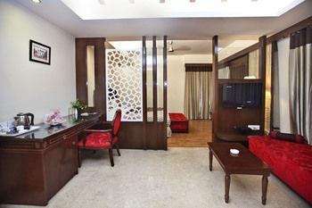 Oyo Premium Pitampura Hotel นิวเดลี ภายนอก รูปภาพ