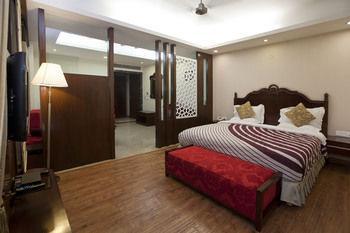 Oyo Premium Pitampura Hotel นิวเดลี ภายนอก รูปภาพ
