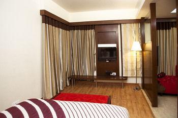 Oyo Premium Pitampura Hotel นิวเดลี ภายนอก รูปภาพ