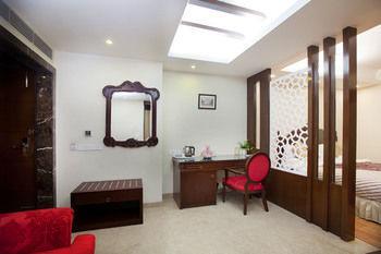 Oyo Premium Pitampura Hotel นิวเดลี ภายนอก รูปภาพ