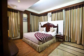 Oyo Premium Pitampura Hotel นิวเดลี ภายนอก รูปภาพ