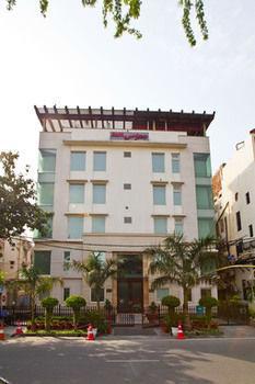 Oyo Premium Pitampura Hotel นิวเดลี ภายนอก รูปภาพ
